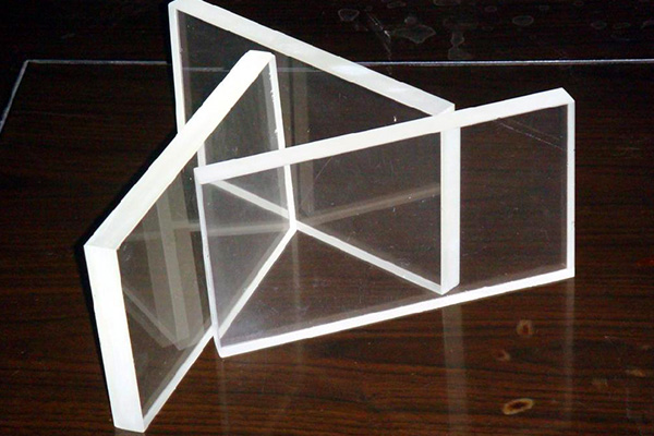 云浮铅玻璃是一种采用铅代替钾盐玻璃中钙含量的玻璃。